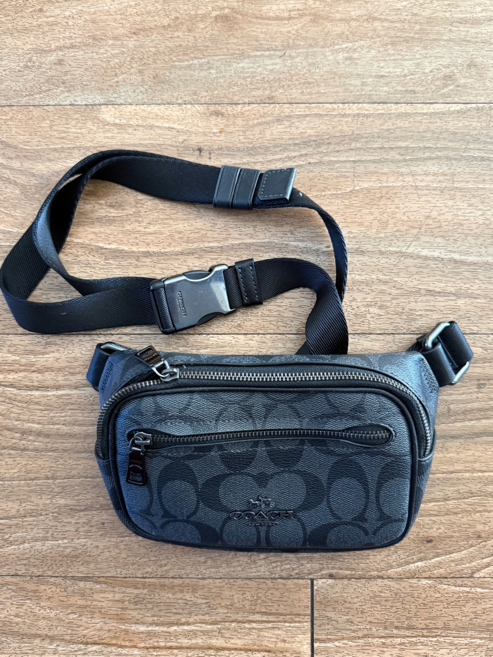 Coach Women's Black Signature Belt Bag with Silver Hardware